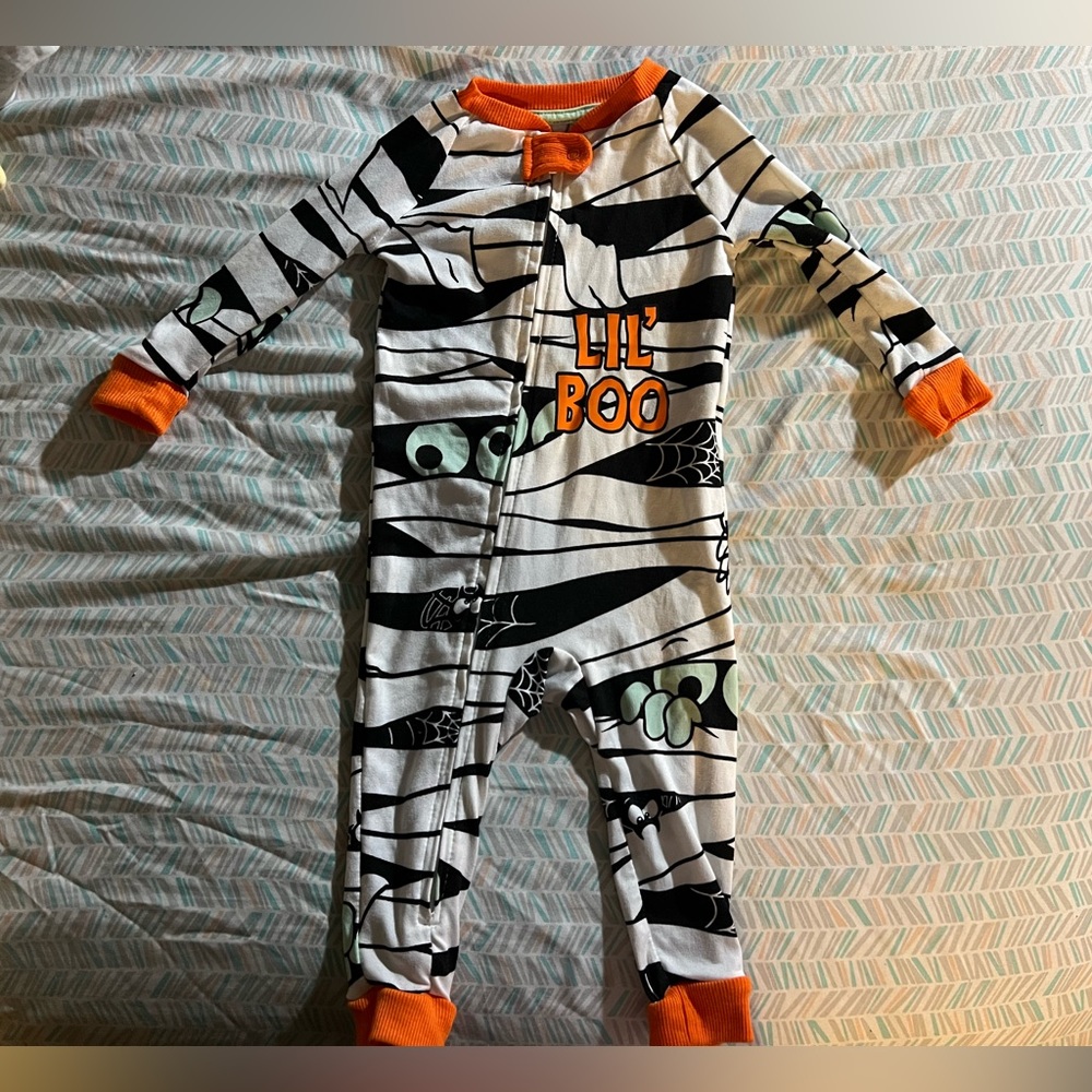 Lil’ Boo Halloween onesie. 6-9 months. Worn a few times